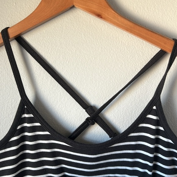 GAP Modern convertible strap midi dress. Black/ white - Picture 5 of 8